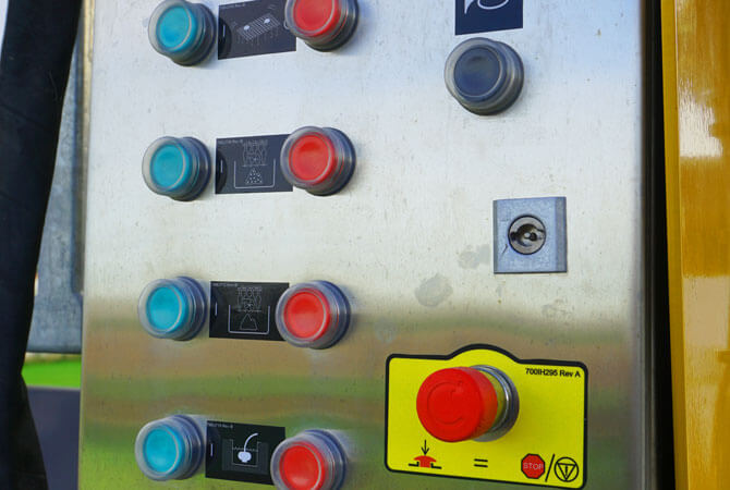 mr2000-mixer-reclaimer-control-panel