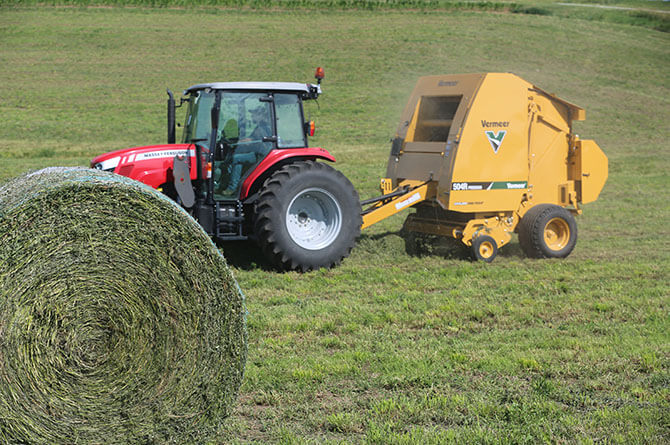 504r-premium-baler-by-vermeer