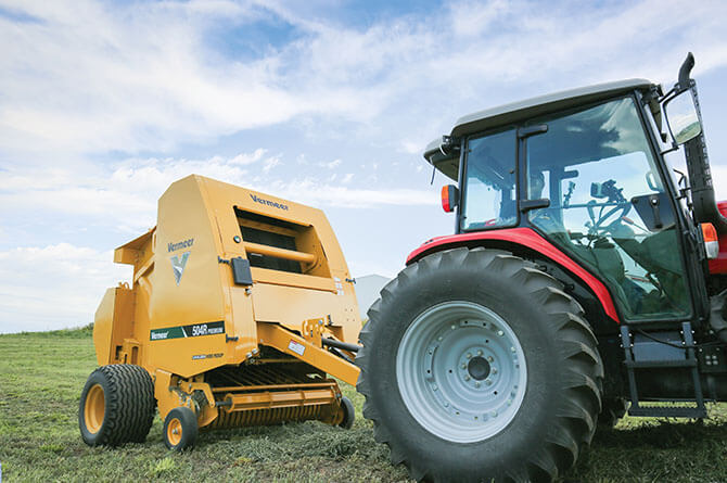 504r-premium-hay-baler-in-a-field