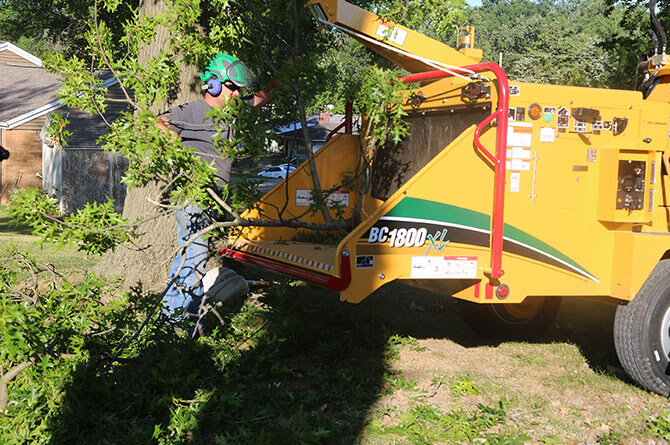 bc1800xl-gas-wood-chipper-in-action