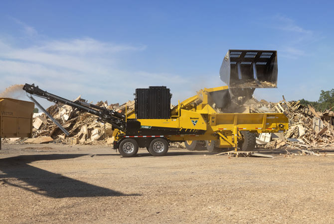 hg4000-g2-horizontal-grinder-being-loaded