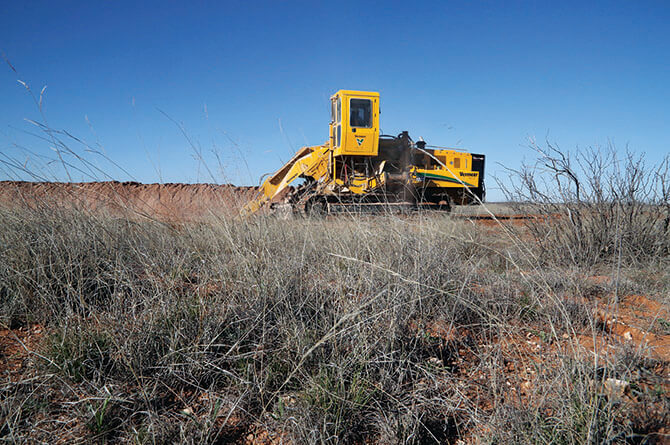 pipeline-trencher-on-jobsite-t1055iii