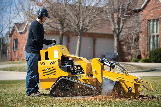stump-grinder-in-action-sc30tx