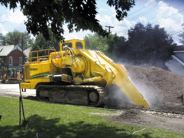t1255iii-pipeline-trencher-in-action