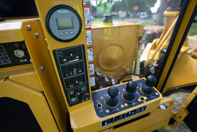 vermeer-sc1052-stump-cutter-control-station