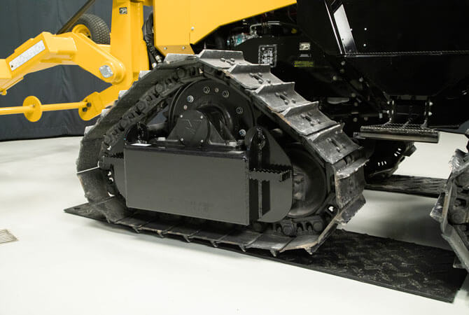 xts1250-utility-tractor-steel-tracks